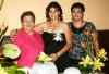 26082007
Adriana Sifuentes Esparza junto a María Elena Esparza y Guadalupe de Aguilera, anfitrionas de su fiesta de despedida.