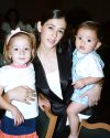 26082007
Carolina Campos Cortés junto a su hija Leslie Carolina, el día que celebró su cumpleaños.