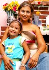 26082007
Carolina Campos Cortés junto a su hija Leslie Carolina, el día que celebró su cumpleaños.
