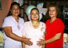 26082007
Nereyda del Socorro Juárez de Salinas junto a su mamá, Paz Lozano Uribe y su cuñada, Selene López, anfitrionas de su fiesta de canastilla.