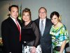 22082007
Angelita en compañía de su esposo Juan Francisco y sus hijos Juan Francisco y Brenda Woo Villalobos.
