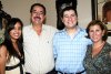 31082007
José Alberto Rodríguez Reyes acompañado de sus padres, José y Silvia Rodríguez y su hermana Silvia Cecilia, el día de su cumpleaños.