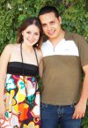 22082007
Ileana Rivera Ortega junto a su prometido Gerardo Flores, en la despedida que les ofrecieron por su próxima boda.