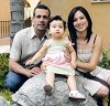Un año más
Amando Fernández Abularage y Ana Elisa Viesca de Fernández con su hija Regina.