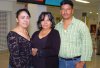 01092007
Guillermina Cabrales viajó a California, la despidieron María, Sara y Manuel Galindo.