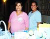 01092007
Laura Almanza de Sandoval espera un bebé, motivo por el cual disfrutó de una fiesta de regalos.