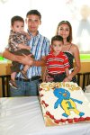 02092007
Santiago Roberto Pinto Gutiérrez junto a sus padres, Roberto y Susana Pinto y Romero Gutiérrez, en su fiesta de primer cumpleaños.