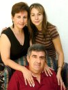 04092007
Doña Covadonga Rossete con sus hijos Covadonga, Mónica y Luis del Moral.