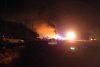 Poco después que llegó la multitud, el camión se incendió y la dinamita explotó, desprendiendo una bola de fuego hacia el cielo que consumió a varios automóviles que estaban en el área.