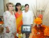 12092007
Patricia Angélica Madero Madinaveitia junto a su suegra, Araceli Betts de Ornelas y su mamá, Patricia A. Madinaveitia de Madero, quienes le organizaron una despedida de soltera.