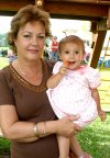 20092007
La pequeña Vivian Orrin Towns junto a su abuelita, Mily Izaguirre de Towns, en su fiesta de primer cumpleaños.