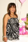 20092007
Cecilia Hernández Meza, en la fiesta de regalos que le ofrecieron para el bebé que espera.