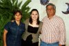 23092007
Señores Juanita Mata y Sergio Varela junto a su hija.