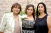 20092007
Denise Hinojosa Medrano junto a su mamá y su suegra, anfitrionas de su despedida.