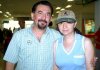25092007
Ana Esther Cabrera viajó a México y la despidió Antonio Zavala.