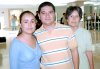 25092007
Ricardo Murga viajó a Veracruz y lo despidieron Silvia Zermeño y Tania Rivas.