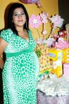 28092007
Élida Alonso de Robles, en la fiesta de regalos que le ofrecieron para el bebé que espera.