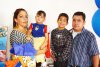30092007
Elian Sebastián Tapia Rivera junto a sus padres, Jorge Tapia y Dulce Rivera, en su fiesta de tercer cumpleaños.