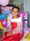 30092007
Paulina Rosales Murillo festejó su tercer cumpleaños, con una alegre piñata; es hija de José Luis y Guadalupe Rosales.