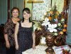 26092007
Verónica Flores Ruiz junto a su mamá, Belem Ruiz, quien le organizó una despedida de soltera por su próxima boda con Federico Soto.