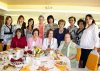 Alicia Villanueva de Flores junto a sus invitadas Carolina Reza, Elena de Fernández, Marcela Lozano de Wong, Lorena de Barrera, Wendy Barrios, Gloria de Jalife y Ángeles López de Jaidar.