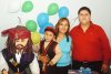 03102007
El festejado acompañado de sus padres, Luis A. Casteñada y Patricia de la Cruz de Castañeda.