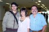 04102007
Joel Terán llegó del DF, lo recibieron Enrique e Ilian Ibarra.