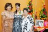 11102007
La festejada junto a su suegra María Cristina Mora de Quintero y su mamá Rosa Alicia Chavarría de Escalante.