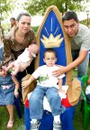 10102007
Como rey, Jaime celebró su cumpleaños donde estuvo acompañado de sus padres Óscar Olliver Gutiérrez y Odila García de Olliver.