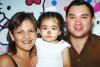 10102007
Frida Sofía Castro Arroyo, en su segundo cumpleaños acompañada de sus papás Omar Alejandro Castro y Elizabeth Arroyo de Castro.