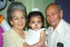 10102007
Frida Sofía Castro en su cumpleaños, la acompañan sus abuelitos Nacho Arroyo y Maya de Arroyo.