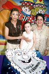 10102007
Mayela López de Montfort y Elia Margarita Ramón González con su nieta Luisa Fernanda Ramón Montfort.