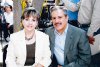 Lindo festejo
Manuel García Peña Silveyra y Llarely Nava de García Peña con su hija Paola.