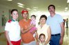 07102007
Joe y Rosa Salas viajaron a California, los despidió Jesús Salas.