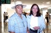 11102007
Consuelo Maitorena llegó a Torreón procedente del DF y la recibió Juan Antonio González del Río.