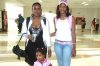 12102007
Lizeth Chalay, Érika Santos y la pequeña Kelly Guerrón viajaron a Cancún.