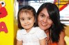 17102007
Brenda Contreras Villavicencio acompañada de su mamá Sandra Villavicencio, en su segundo cumpleaños.