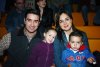 26102007
Guillermo Mesta y Alejandra Jaik con los pequeños Mariel y Guillermo Mesta Jr. en una reunión escolar.