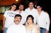25102007
María Irene González de Bazán en compañía de su esposo José Luis e hijos Ricardo, José Luis, Jesús Daniel y Sergio Alejandro.