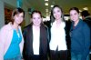 26102007
Adriana y Sofía López de la Rosa viajaron a Canún y fueron despedidas por Tere Espinoza y Priscila Galván.