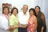 30102007
Don Antonio Parada Ochoa festejó su cumpleaños número 30 acompañado por sus hijas Priscila, Rebeca, Rosalía y Reyna Parada.
