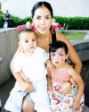 ROSTROS
¡Ya tiene 4 años!
Jorge Fahur y Mary Carmen Rodríguez de Fahur con sus hijas Mary Carmen y Luciana.