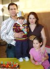 02112007
Rudy en su tercer cumpleaños, lo acompañan sus papás Rodolfo Walss Aurioles y Gaby Revuelta de Walss, así como su hermana Paola.