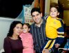 04112007
Herson Manuel Robles Gallegos festejó como Superman su tercer cumpleaños. Lo acompaña su mamá Claudia Robles Gallegos.