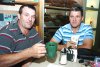 12112007
Ricardo y Eduardo Segura en amena charla en un café.