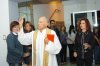 08112007
El sacerdote José Rodríguez Tenorio acudió a realizar la bendición del nuevo local de Lucero López Nava.