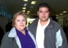 05112007
Patricia Saldivar despidió a Alfonso Campa quien partió a Tecate, Baja California.
