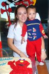 24112007
Lisette Morales acompaña a su hijo Alejandro Sotomayor Morales, en el festejo de su segundo cumpleaños.