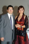 25112007
Eduardo González y Cecilia Valencia, presentes en una boda.