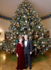 El presidente de Estados Unidos, George
W. Bush y su esposa Laura, posan delante de un árbol de Navidad en la Habitación Azul de la Casa Blanca.